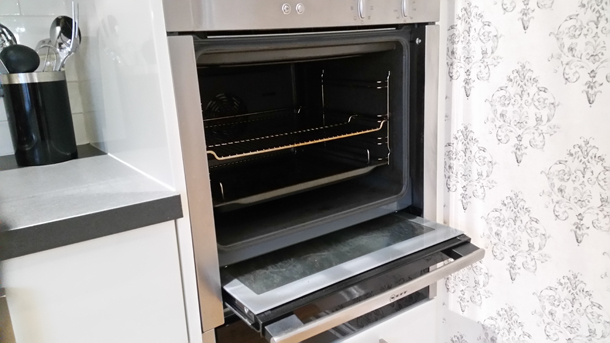 oven with door that slides under
